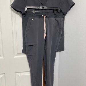 Figs Gray Track Pants scrub set dark gray size small